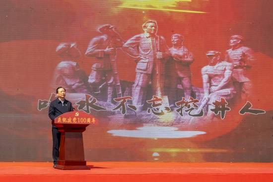 巩俐和替身的合影,两人几乎一模一样,这谁能分清她俩谁是谁?